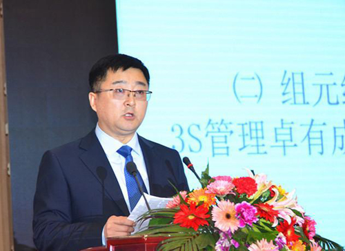 集團(tuán)公司副董事長(zhǎng)、總經(jīng)理劉玉魁向大會(huì)做工作報(bào)告
